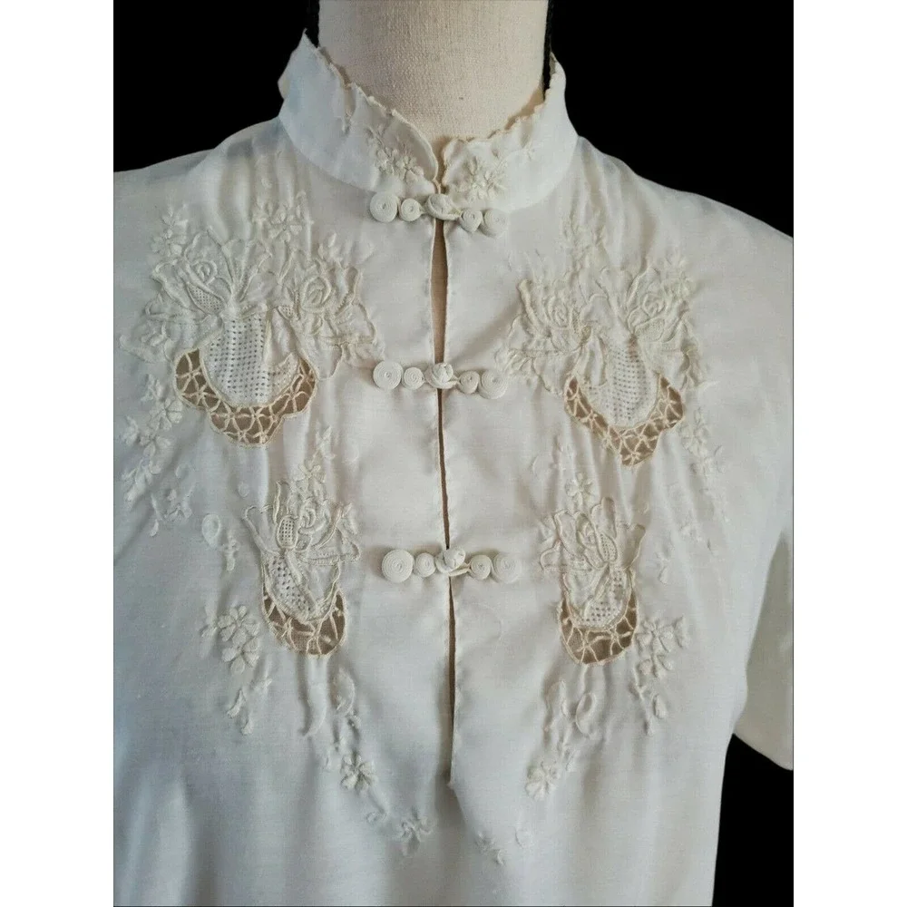Vintage 1960's Lily Delicate Hand Embroidered Ivory Short Sleeve Nightgown Sz M